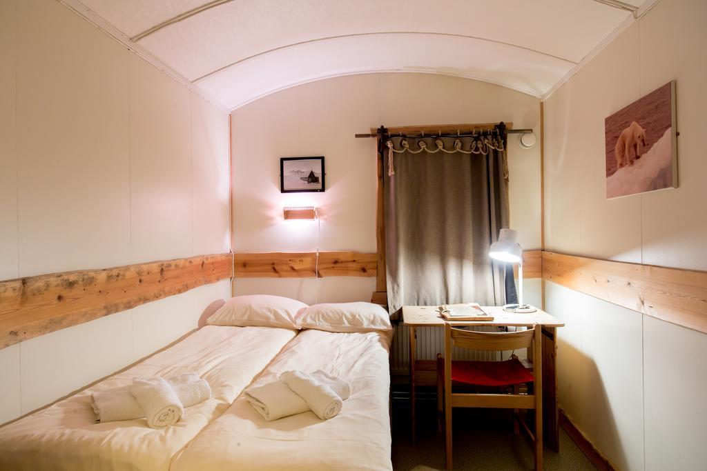 Mary-Ann'S Polarrigg Hotel Longyearbyen Exterior photo