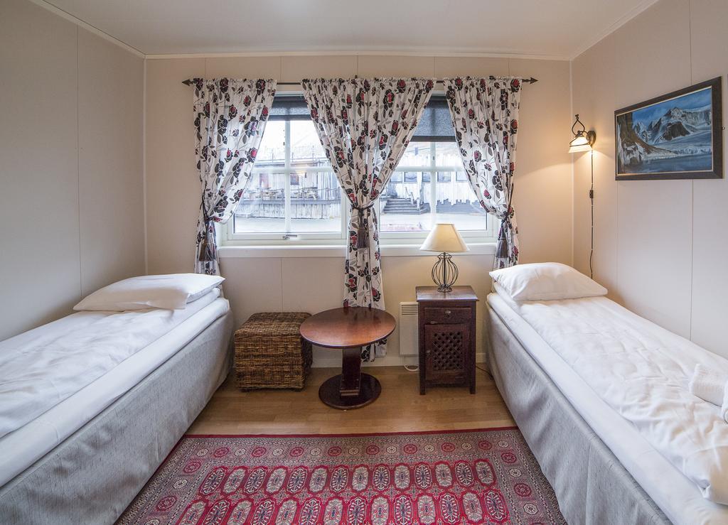 Mary-Ann'S Polarrigg Hotel Longyearbyen Exterior photo