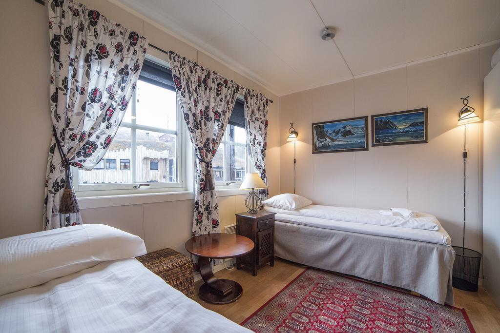 Mary-Ann'S Polarrigg Hotel Longyearbyen Exterior photo