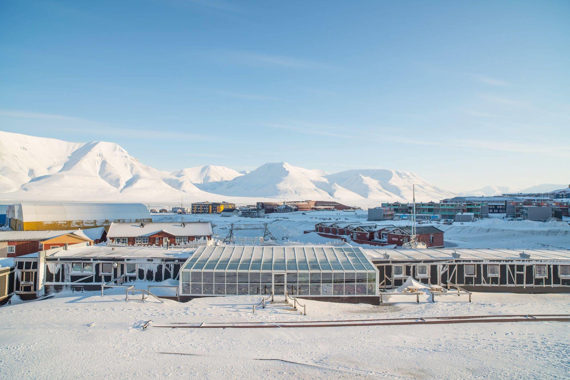 Mary-Ann'S Polarrigg Hotel Longyearbyen Exterior photo