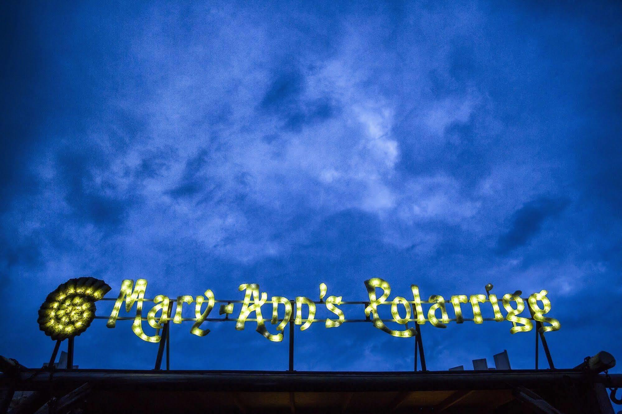 Mary-Ann'S Polarrigg Hotel Longyearbyen Exterior photo