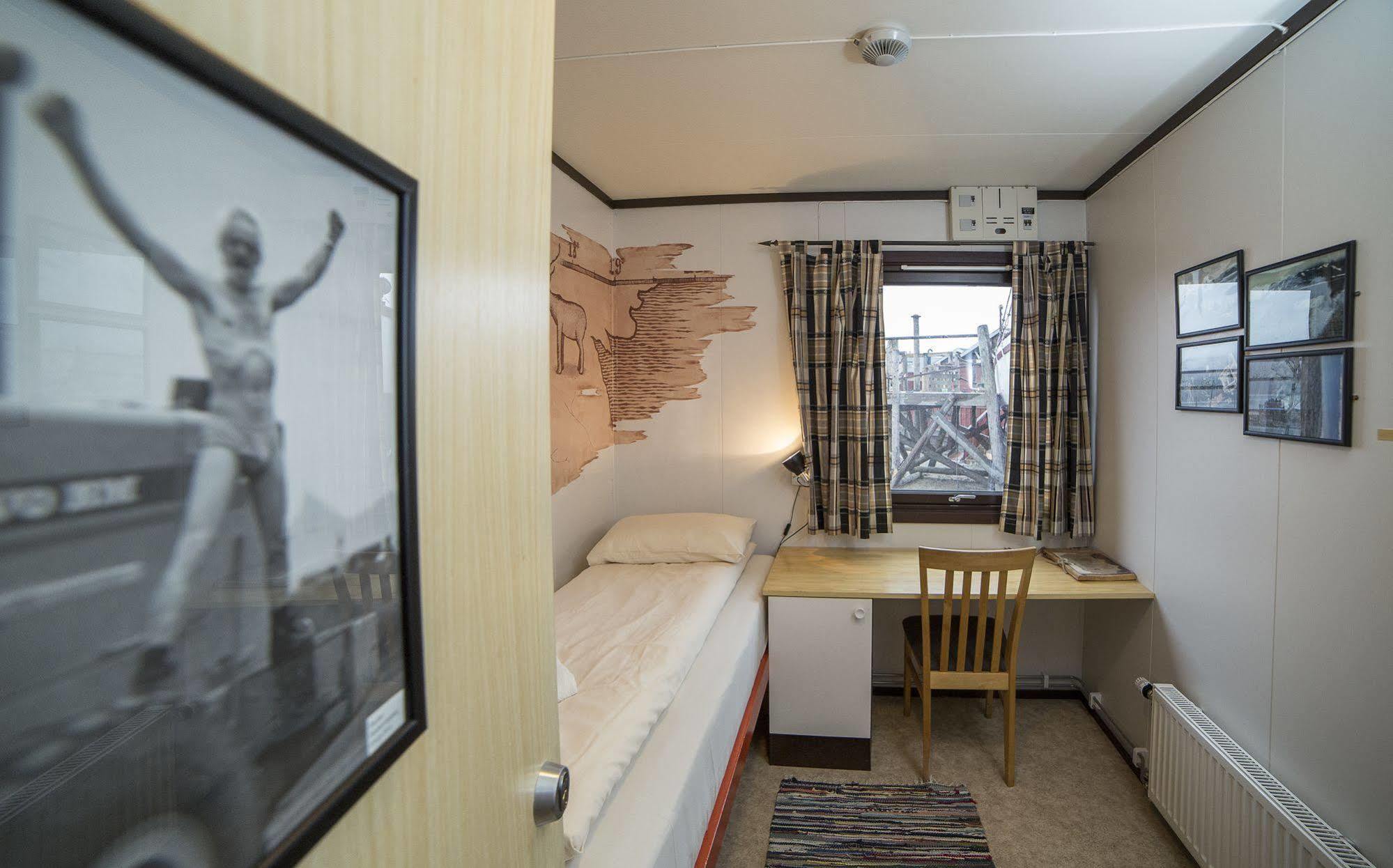Mary-Ann'S Polarrigg Hotel Longyearbyen Exterior photo